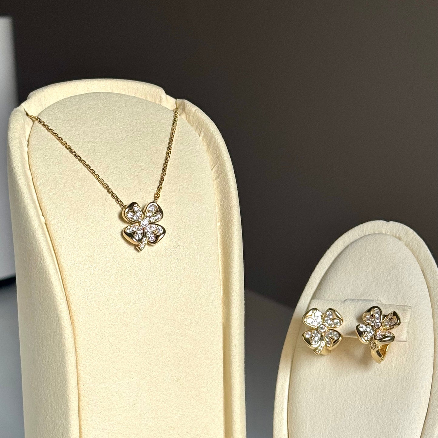 Diamond M.M.M earrings gold
