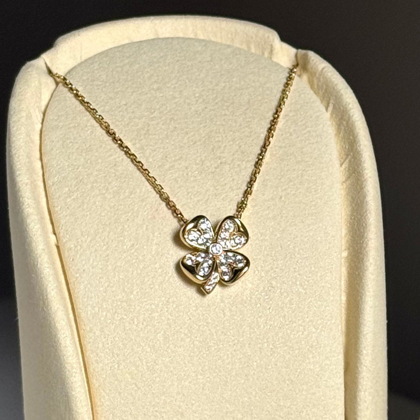 Diamond M.M.M necklace gold