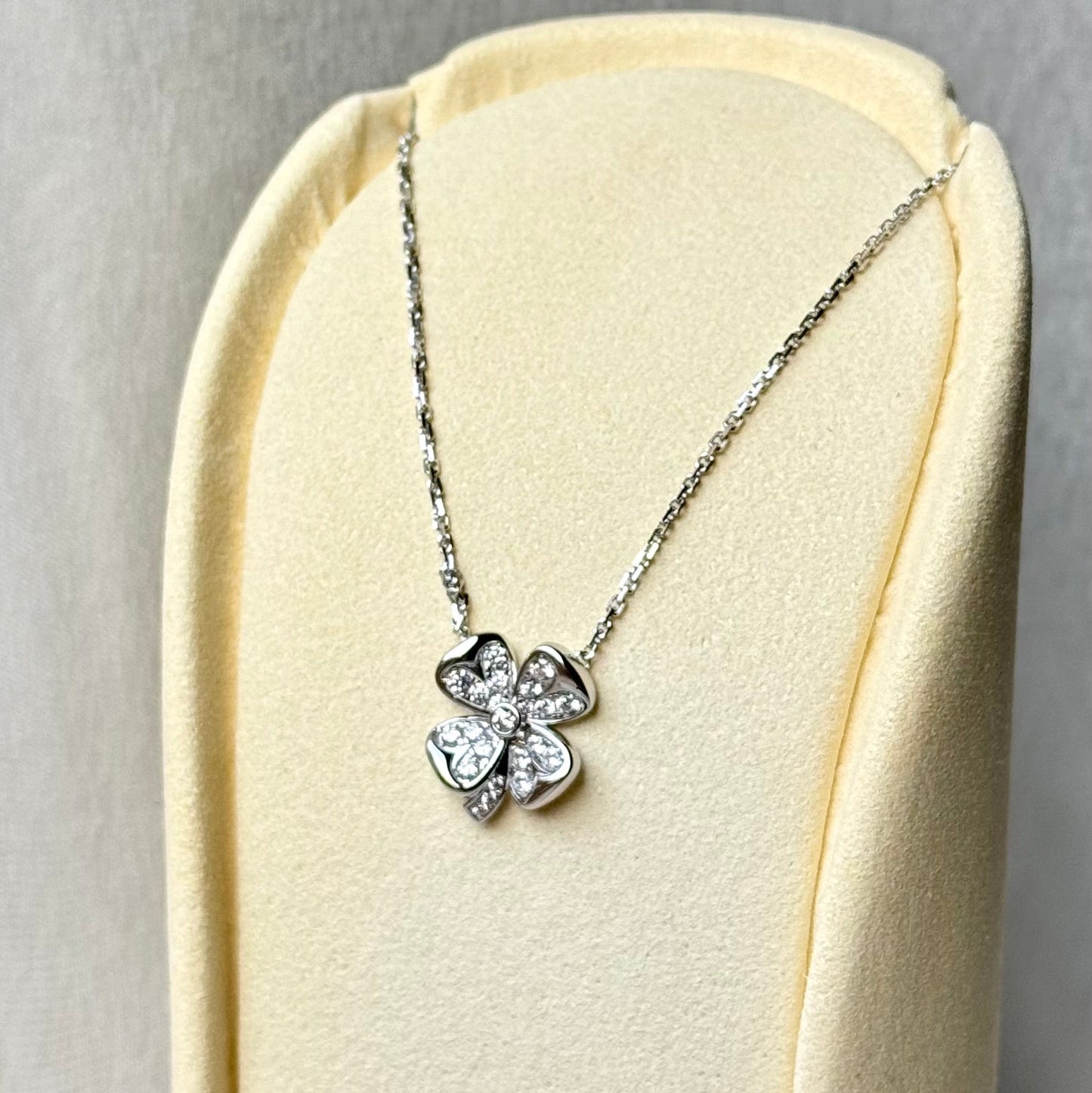 Diamond M.M.M necklace silver