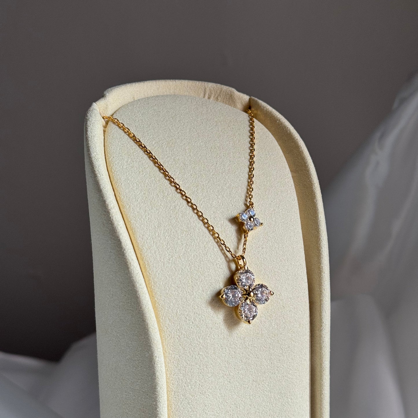 Aurora Petal gold